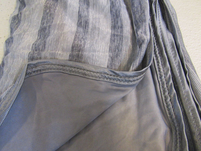 Ailemei-Everything-and-Chill-Cooling-Blanket-70-in-x-50-in-Gray-Striped-Design-576 4