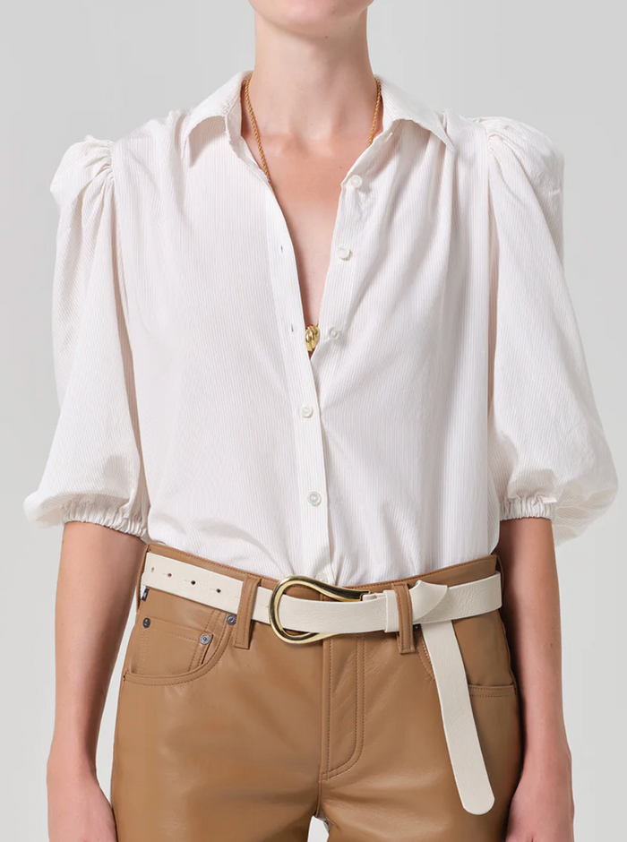 ANYA PUFF SLEEVE W/FRONT PLEAST IN SAND MICRO