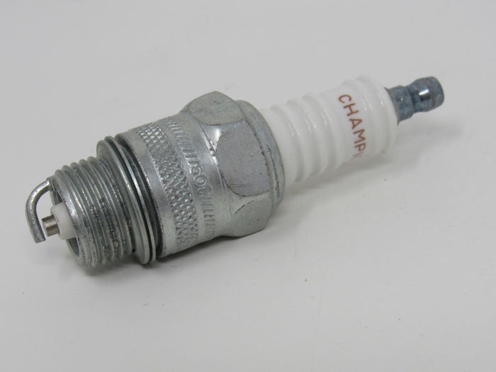 Champion-Copper-Plus-Spark-Plug-549-D18Y-316 1