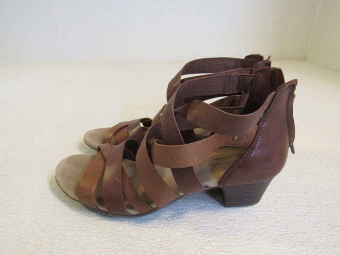 Clarks-Ultimate-Comfort-Collection-Sandal-
Sandals-Tan-Female-Adult-Size-8-438 4