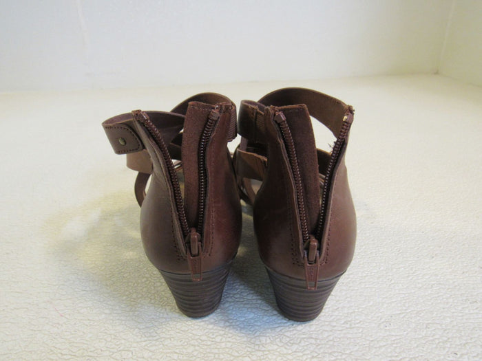Clarks-Ultimate-Comfort-Collection-Sandal-
Sandals-Tan-Female-Adult-Size-8-438 5