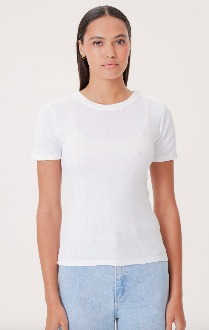 COTTON RIB S/S TEE W/ BUTTONS IN WHITE