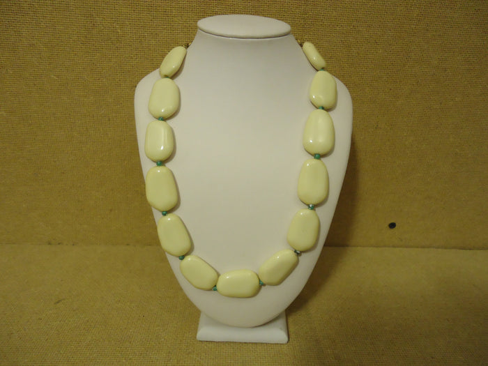 designer-fashiion-necklace-17-20in-l-beaded-strand-female-adult-yellows-greens-preowned 1
