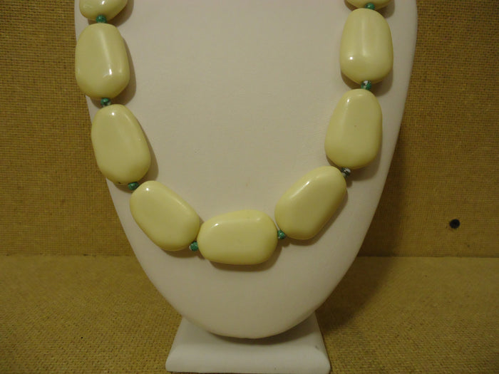 designer-fashiion-necklace-17-20in-l-beaded-strand-female-adult-yellows-greens-preowned 2