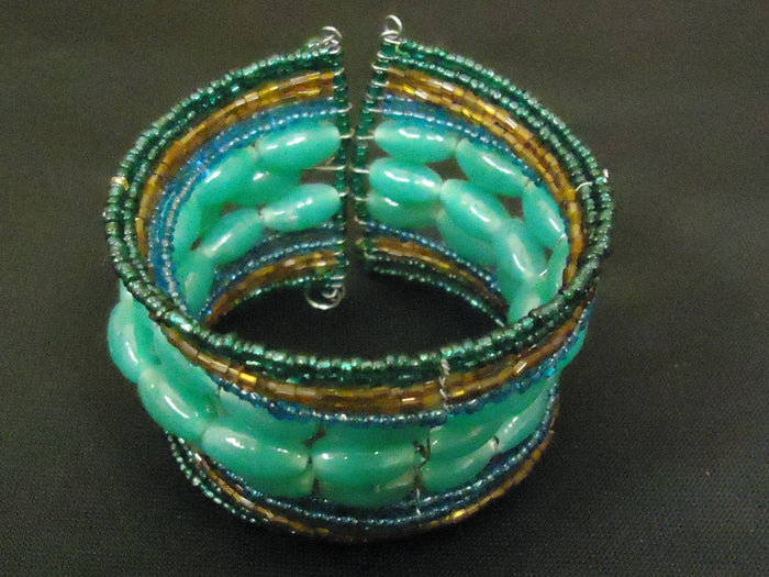 designer-fashion-bracelet-beaded-strand-female-adult-green-brown-blue-preowned 2