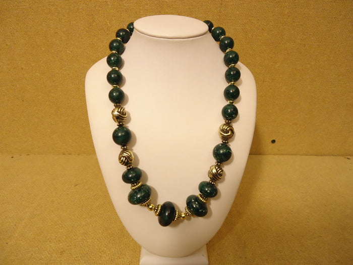 designer-fashion-necklace-18in-l-beaded-strand-female-adult-green-silver-preowned 1