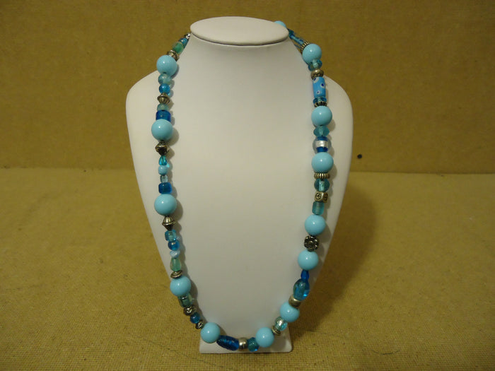 designer-fashion-necklace-24in-l-beaded-strand-female-adult-blues-silvers-preowned 1