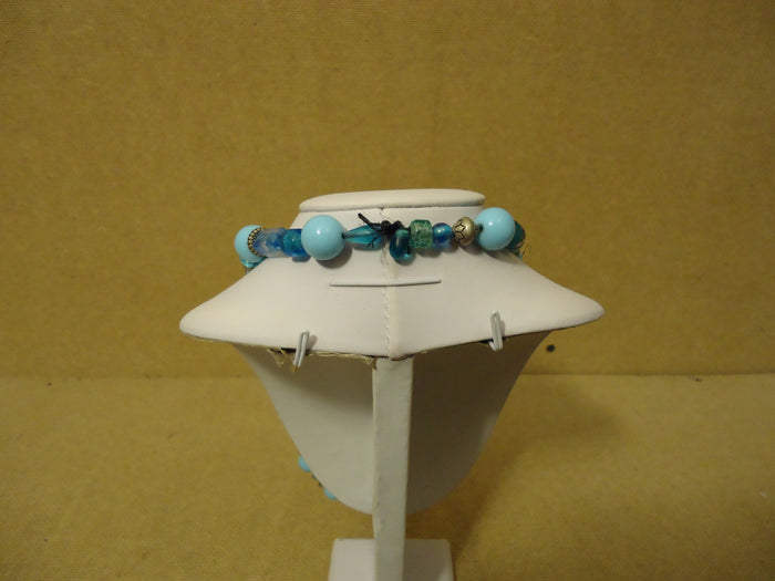 designer-fashion-necklace-24in-l-beaded-strand-female-adult-blues-silvers-preowned 2