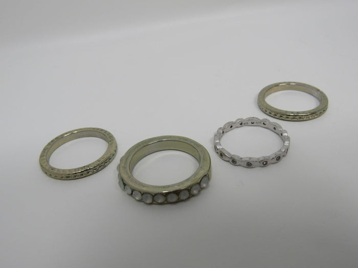 Designer-Fashion-Rings-Lot-of-4-Small-Clear-Gems-Female-Adult-Size-7-466 1