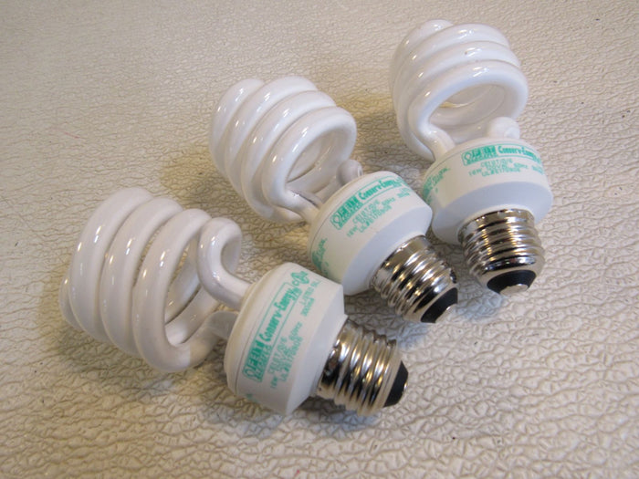 Feit-Elecrtic-Fluroscent-Light-Bulbs-Lot-of-3-White-18W-120-VAC-60Hz-300mA-670 1