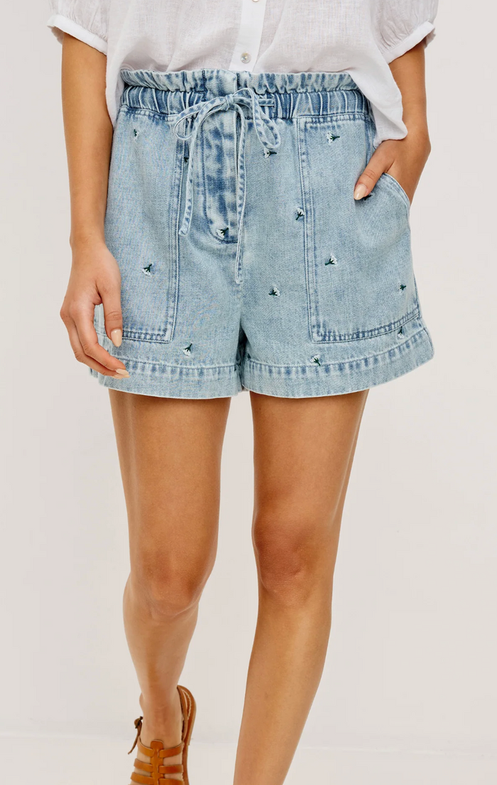 FOSTER SHORT IN IVORY CARNATIONS