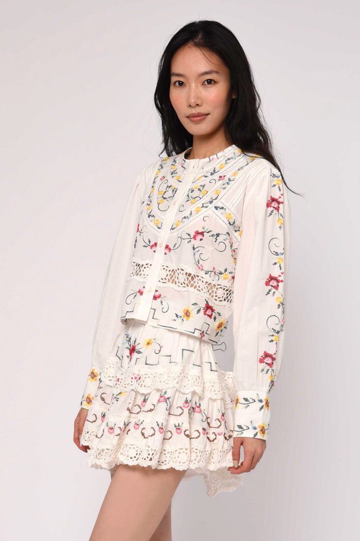 HALLIE TOP IN TEA ROSE EMBROIDERY