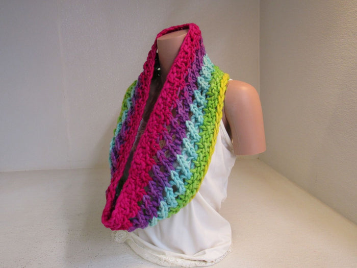Handcrafted-Cowl-Multicolored-Lots-of-Texture-Merino-Female-Adult-478 2