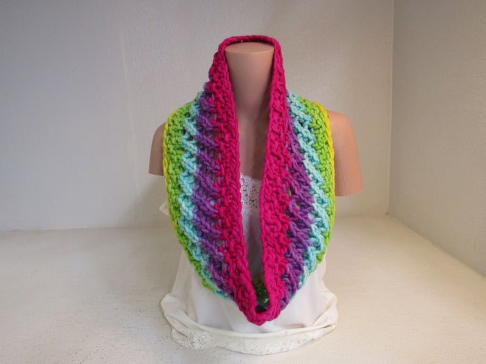Handcrafted-Cowl-Multicolored-Lots-of-Texture-Merino-Female-Adult-478 3