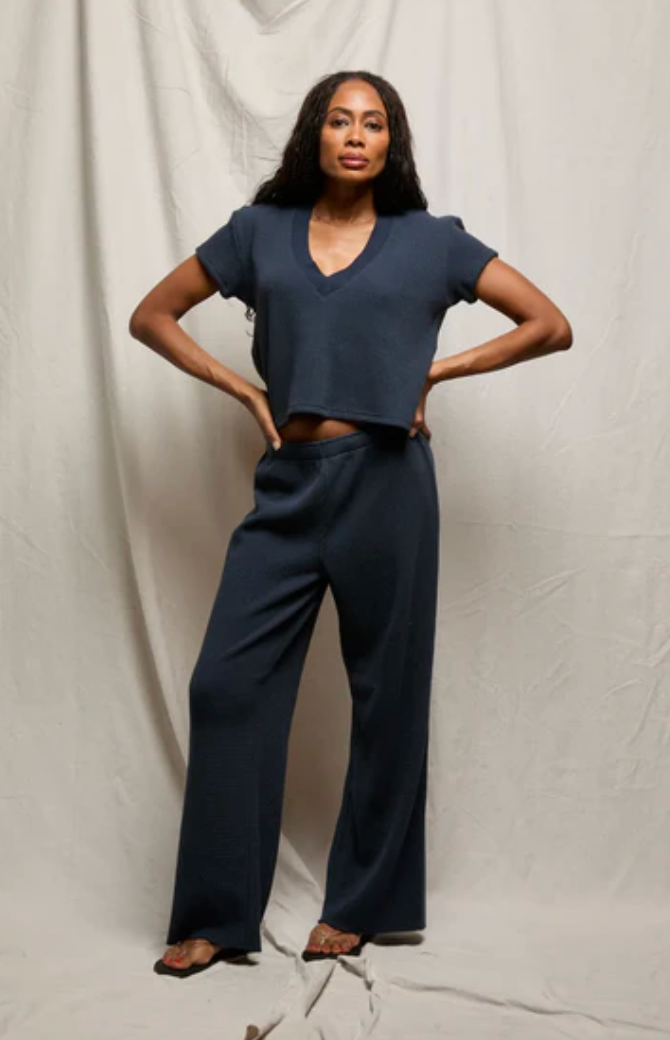 JADA WAFFLE VNECK TEE IN NAVY