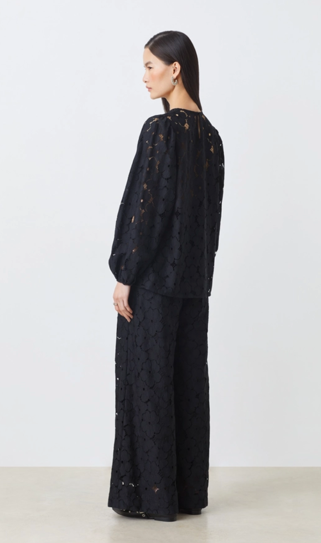LILY LACE TOP IN NOIR