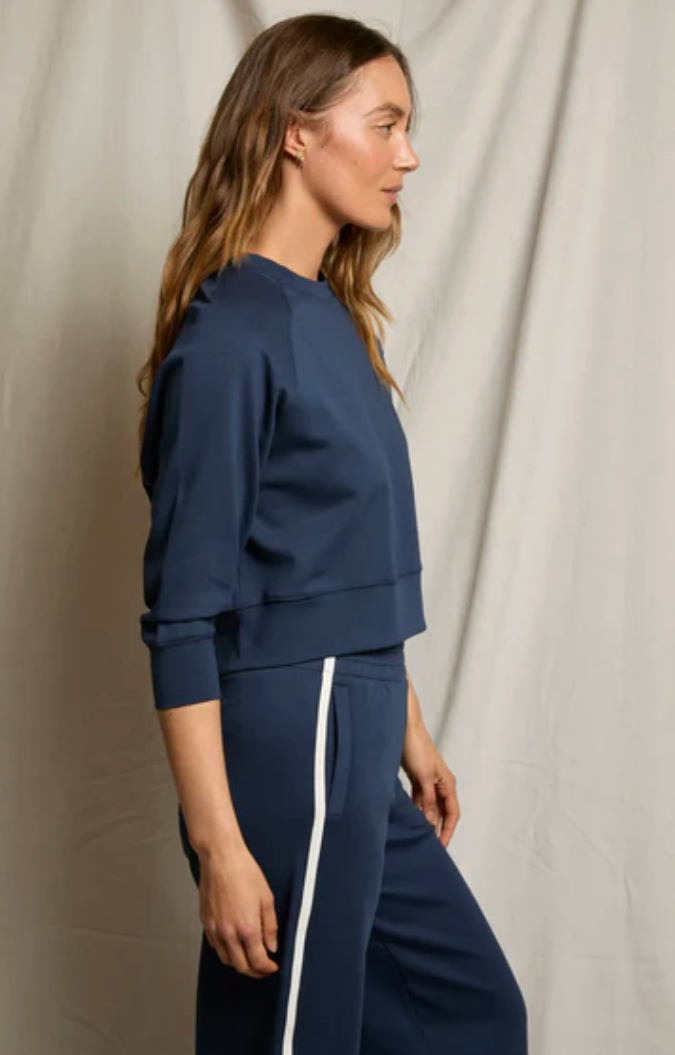 MIKOS TRAVEL WIDE LEG PANTS IN NAVY