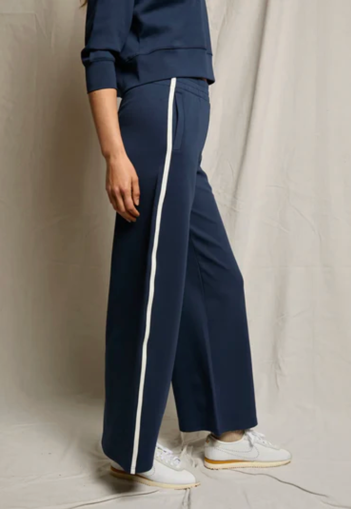 MIKOS TRAVEL WIDE LEG PANTS IN NAVY