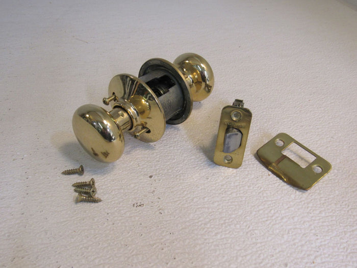 Schlage-Door-Knob-Passage-Polished-Brass-532 1