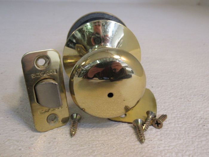 Schlage-Door-Knob-Privacy-Polished-Brass-542 4