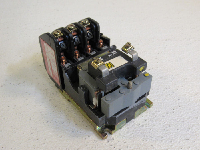 Square-D-Company-Lighting-Contactor-Class-8903-x-L0-40-Metal-396 1