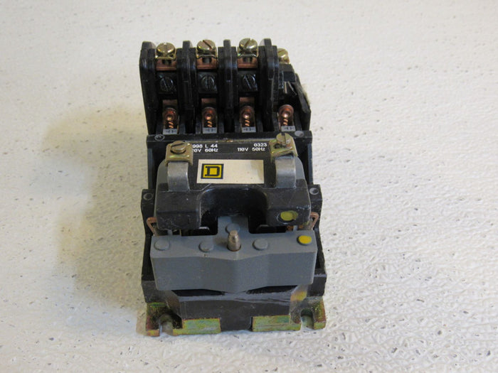 Square-D-Company-Lighting-Contactor-Class-8903-x-L0-40-Metal-396 3
