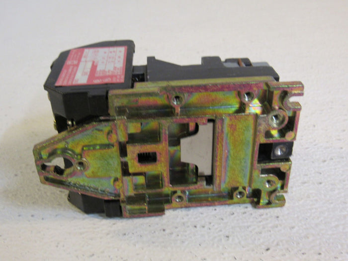 Square-D-Company-Lighting-Contactor-Class-8903-x-L0-40-Metal-396 6