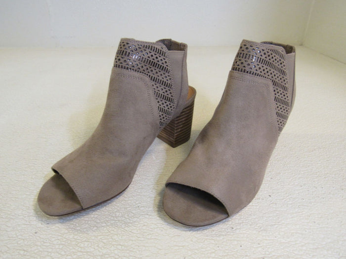 Yellow-Box-Modesty-Open-Toe-Ankle-Booties-Strap-Sandal-Female-Adult-Size-8-Solid-440 1