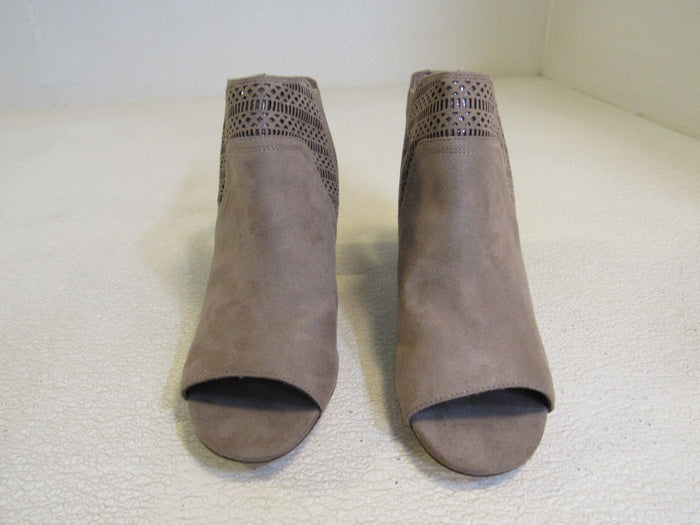 Yellow-Box-Modesty-Open-Toe-Ankle-Booties-Strap-Sandal-Female-Adult-Size-8-Solid-440 3