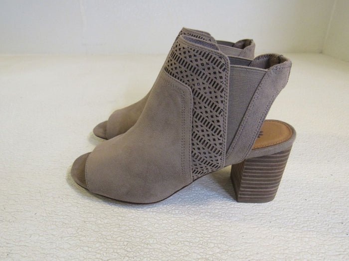 Yellow-Box-Modesty-Open-Toe-Ankle-Booties-Strap-Sandal-Female-Adult-Size-8-Solid-440 4